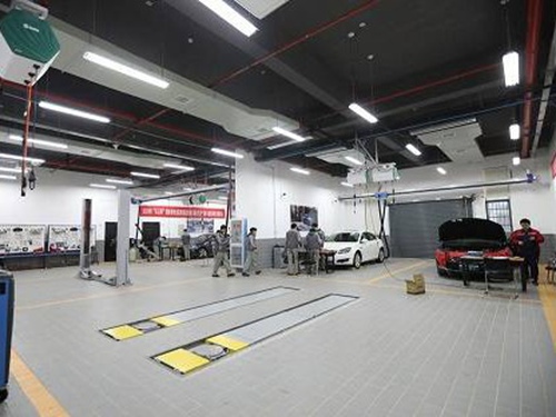汽車運(yùn)用與維修實(shí)訓(xùn)室